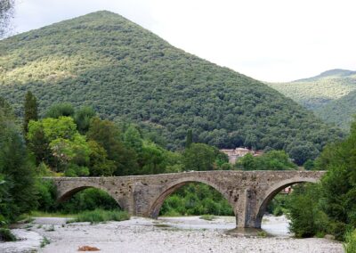 Pont des Camisards à Mialet – Photo de Daniel Villafruela – CC BY-SA 3.0 – via Wikimedia Commons
